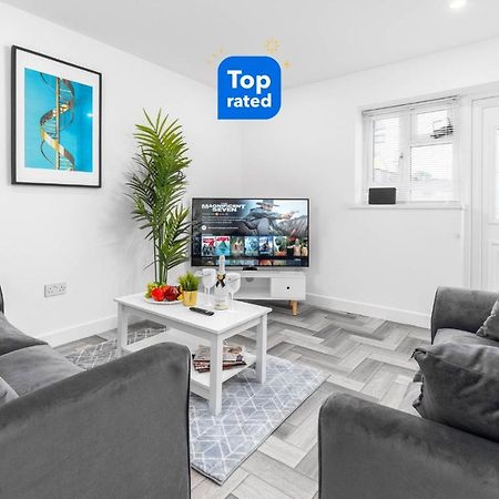 5 Bedroom House - 10 Guests - Multiple Off Street Parking - Garden - Smart Tv - Wifi - Contractors - Families - Groups Birmingham Exterior photo