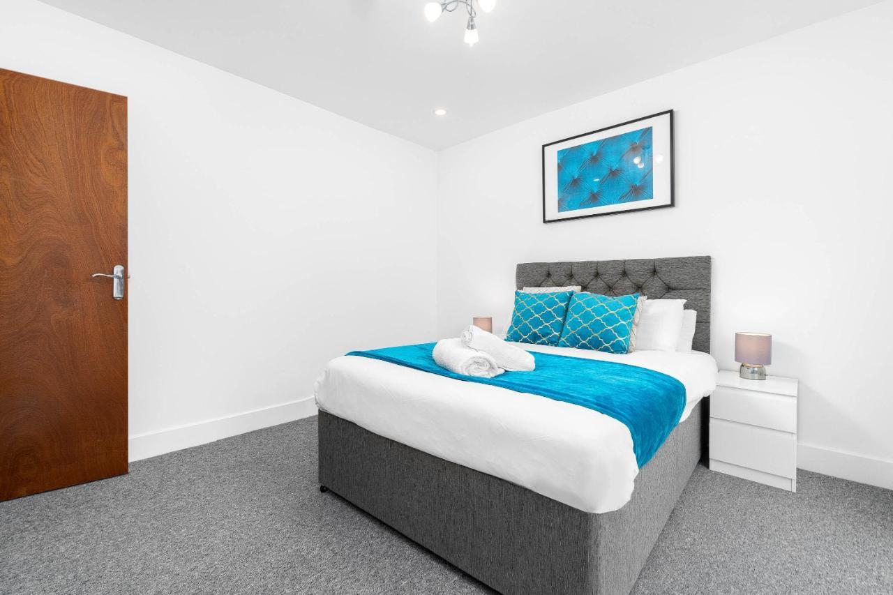 5 Bedroom House - 10 Guests - Multiple Off Street Parking - Garden - Smart Tv - Wifi - Contractors - Families - Groups Birmingham Exterior photo